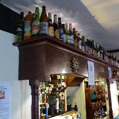 The Sun Inn Englefield Green Екстер'єр фото