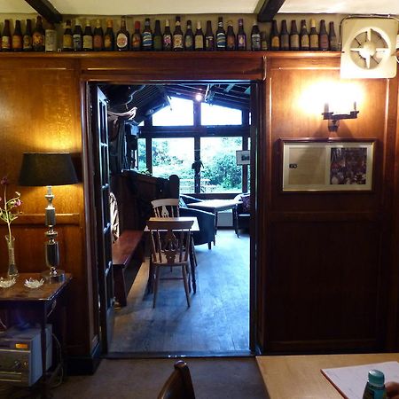 The Sun Inn Englefield Green Екстер'єр фото