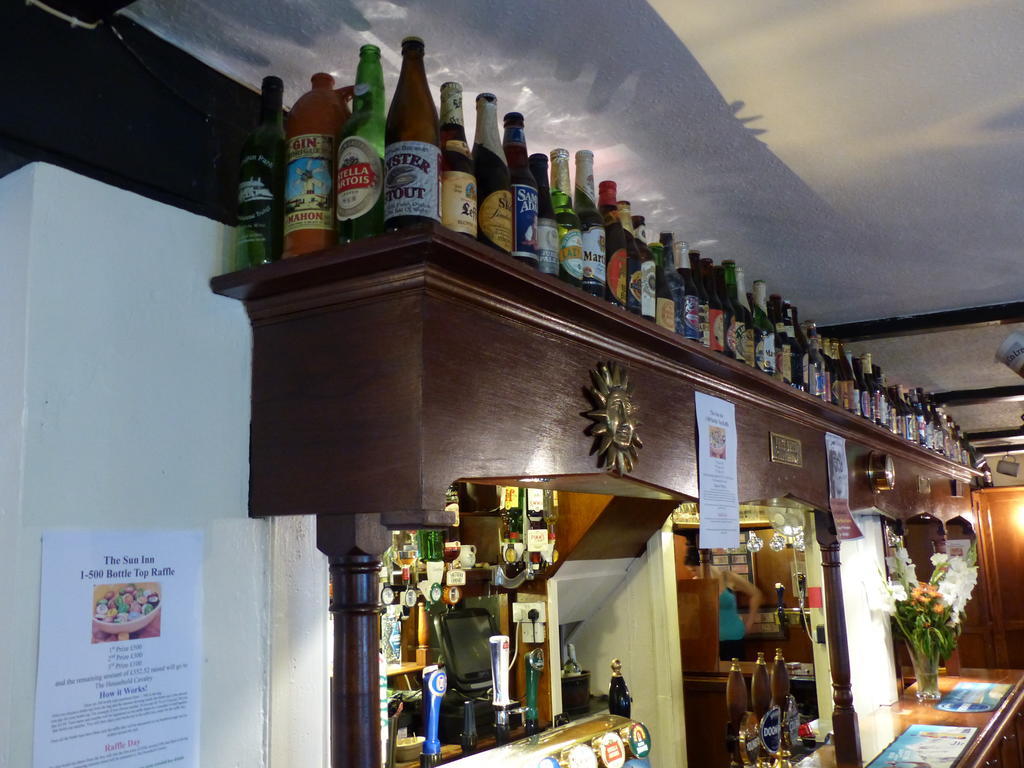 The Sun Inn Englefield Green Екстер'єр фото