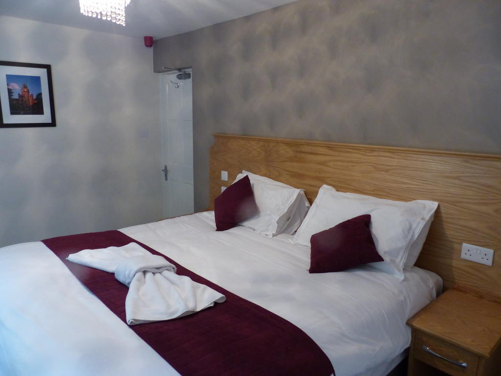 The Sun Inn Englefield Green Номер фото