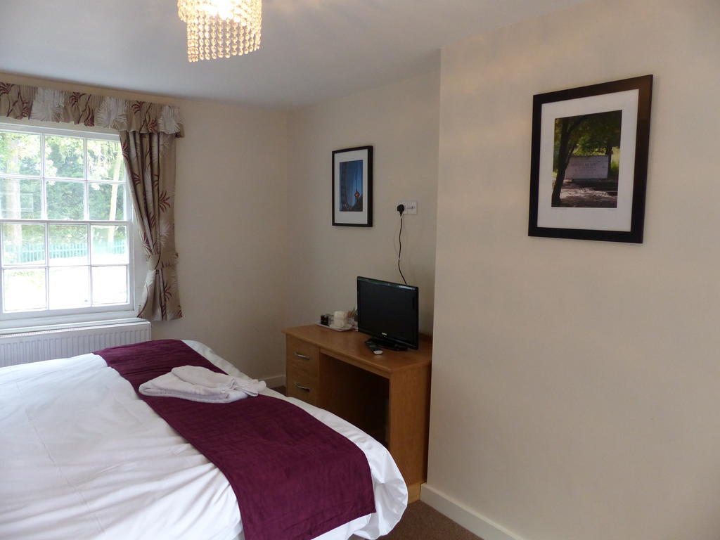 The Sun Inn Englefield Green Номер фото